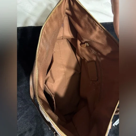 Coach Tote Purse - Picture 5 of 7